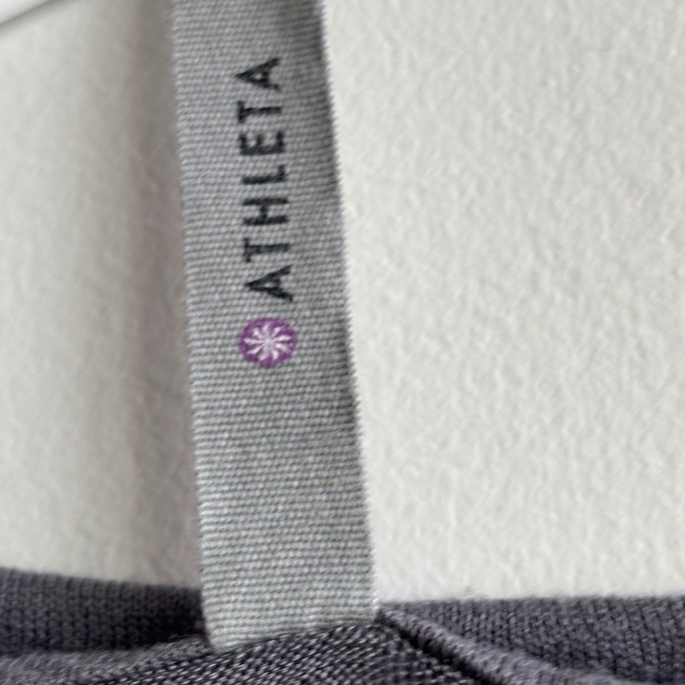 Athleta Gray Short Sleeve Top Womens XS - Picture 4 of 5